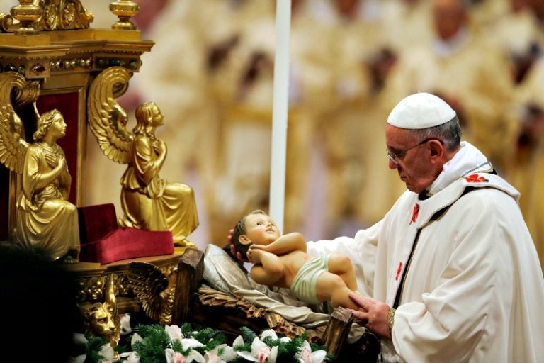 Il mondo attende la nascita di Gesù. Papa Francesco: Lui è ...